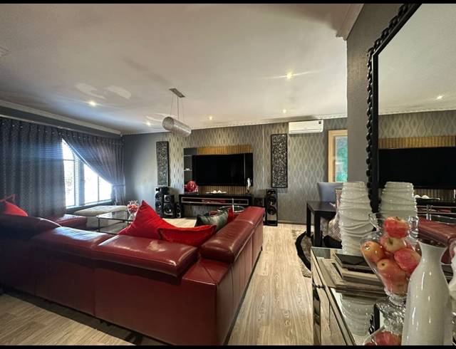 3 BEDROOM HOUSE FOR SALE IN LEONDALE